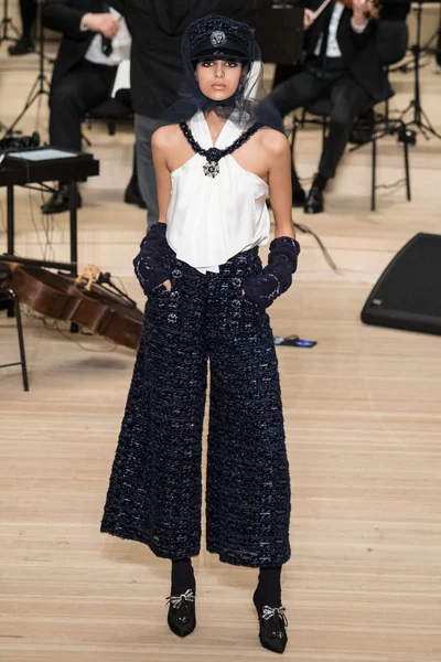 Look 64